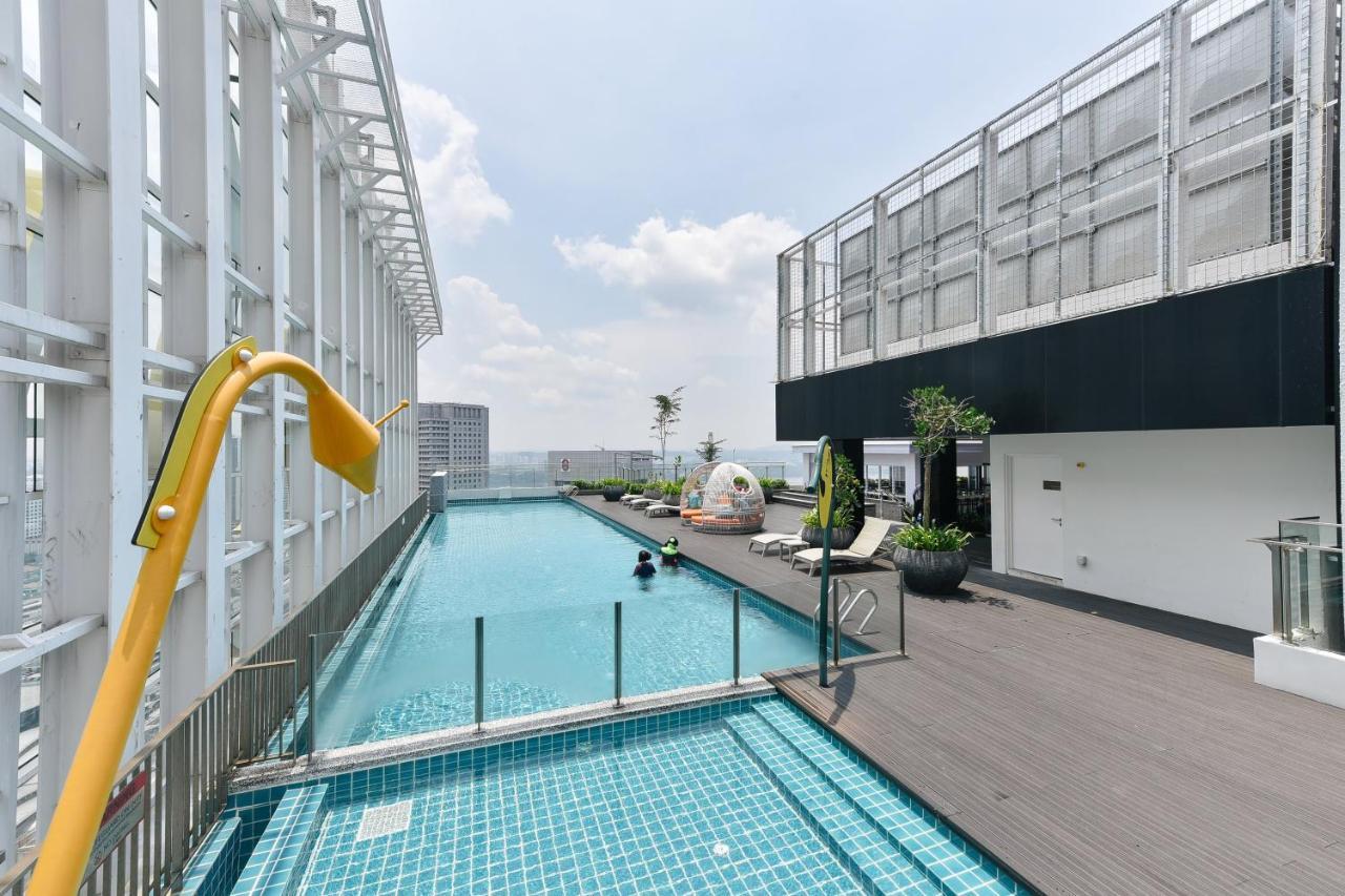Suasana Private Suites By Subhome Τζόχορ Μπάχρου Εξωτερικό φωτογραφία